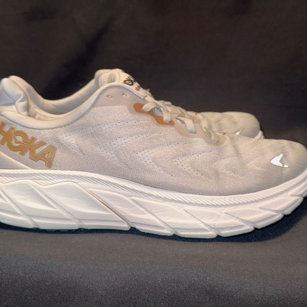 Hoka One Arahi 6 Women’s Size 9.5 B Cloud/Rose Gold– Gently Used - Picture 2 of 7